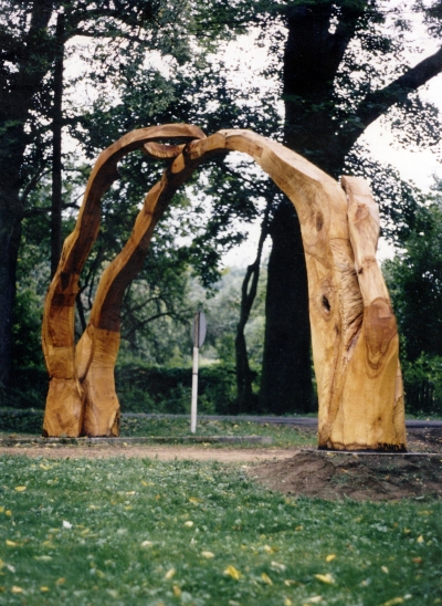 Sluneční brána, dub, Orlík 1996, 300 x 600 cm Sluneční brána, dub, Orlík 1996, 300 x 600 cm